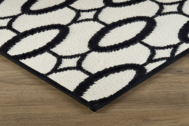 #color_Black / White