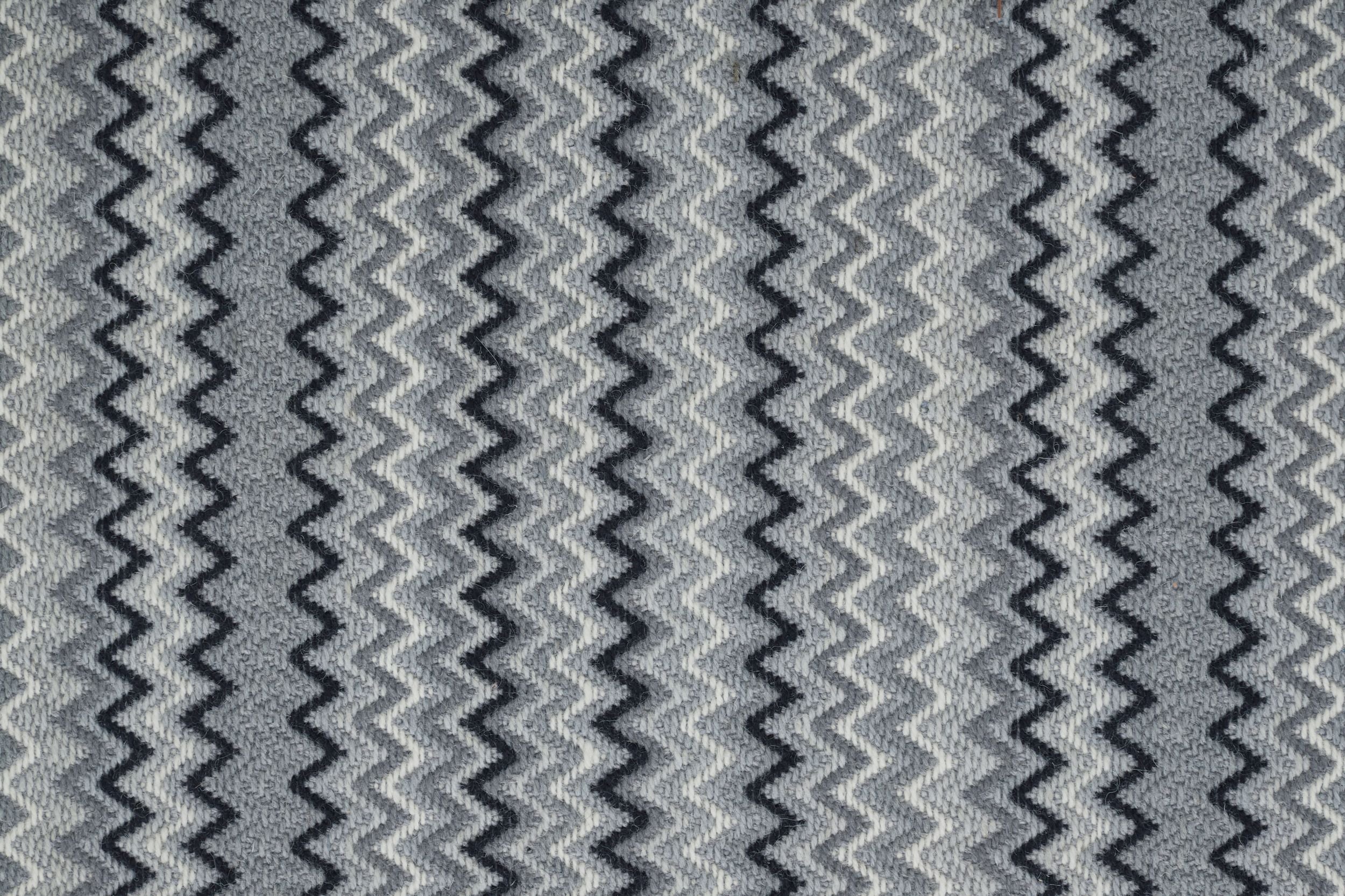 #color_Raven