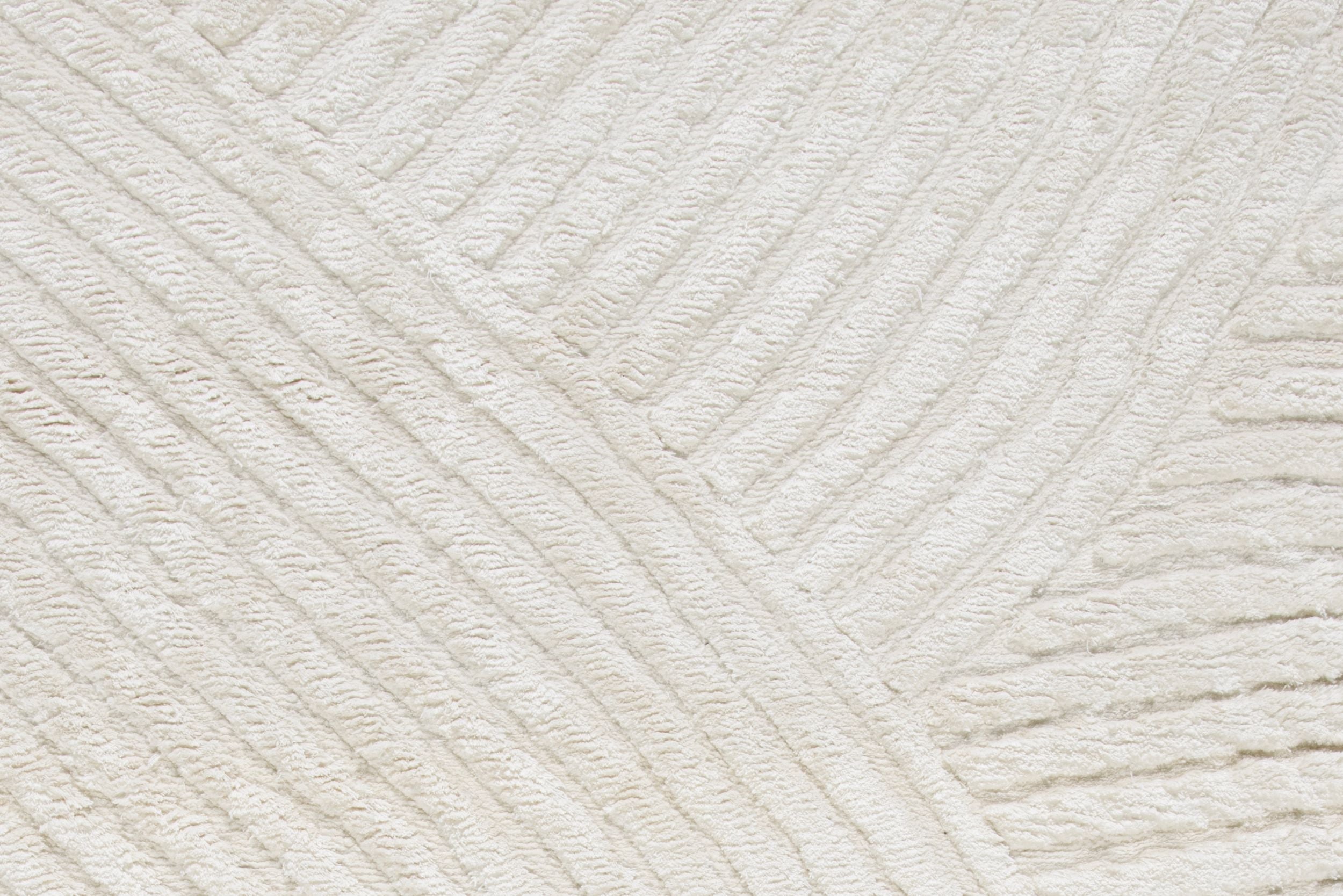 #color_Ivory
