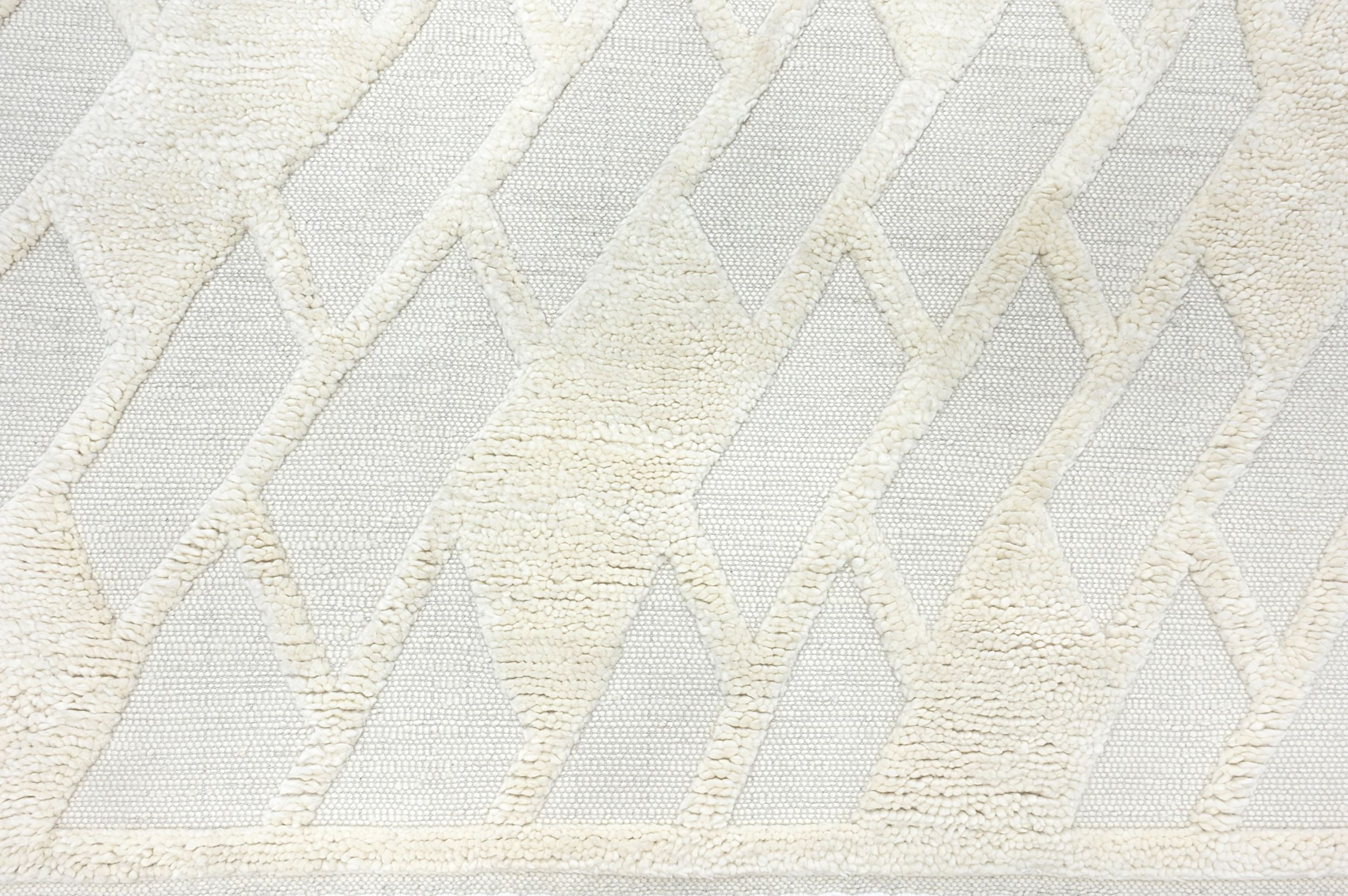 #color_Ivory