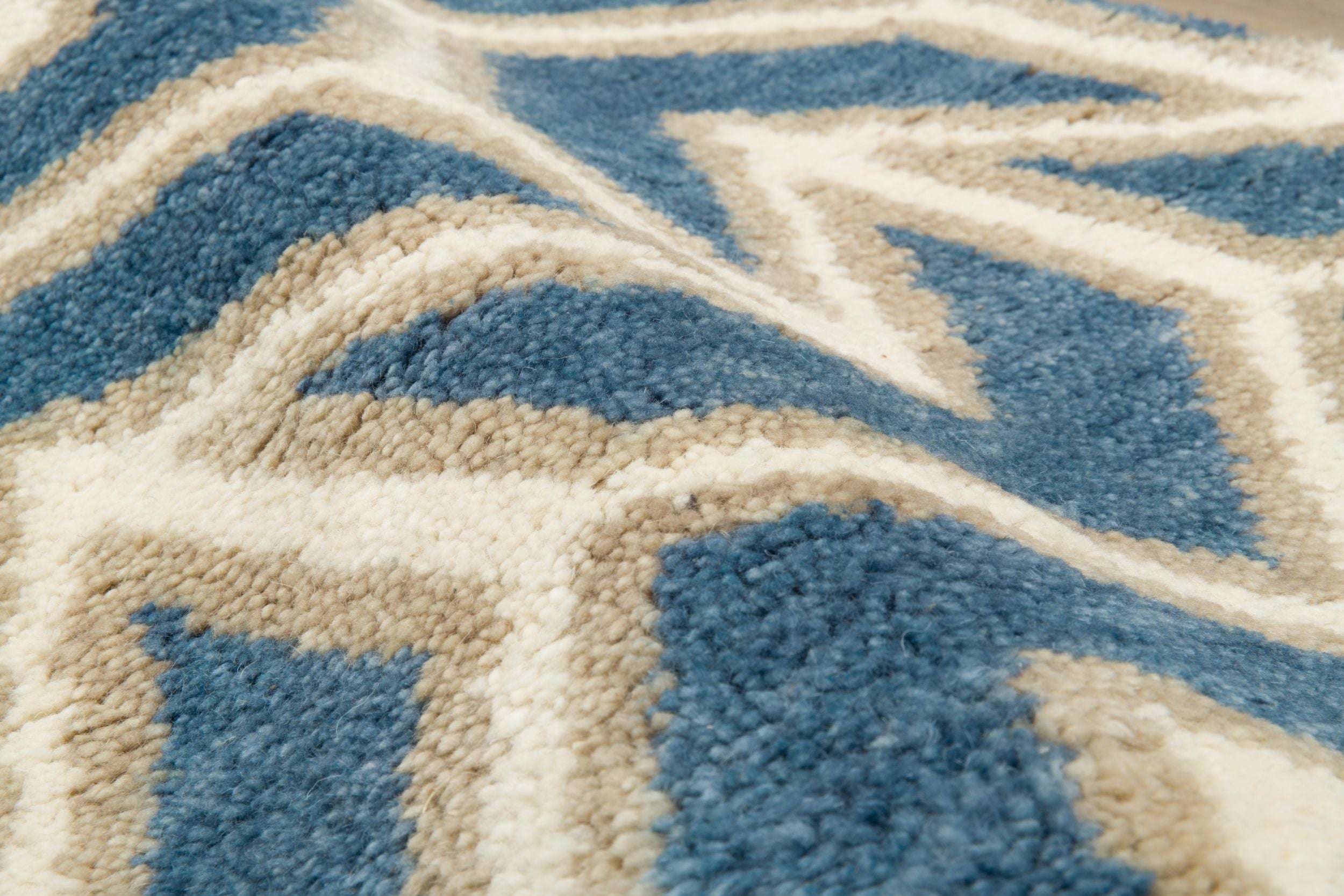 #color_Blue / White