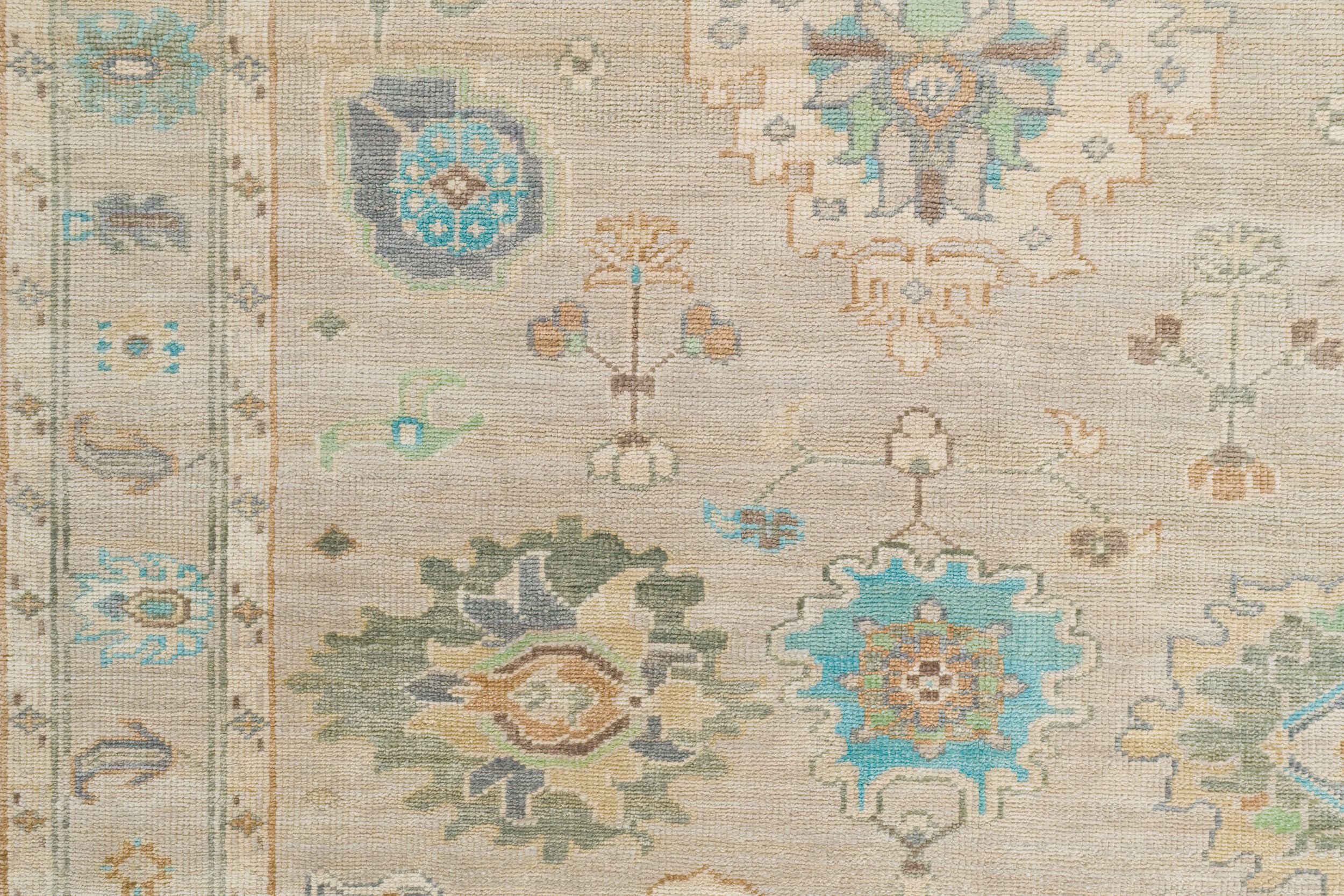 #color_Ivory