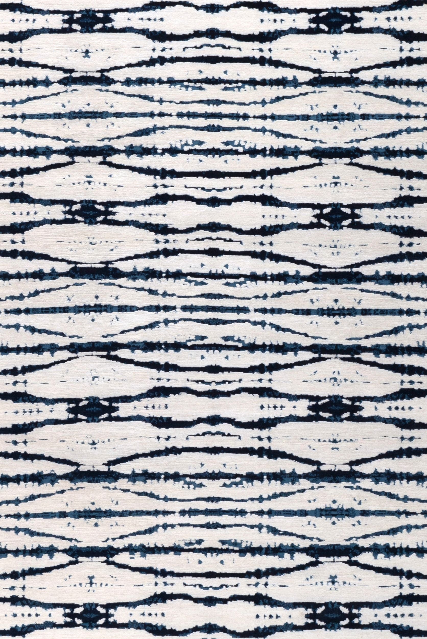 #color_Blue / White