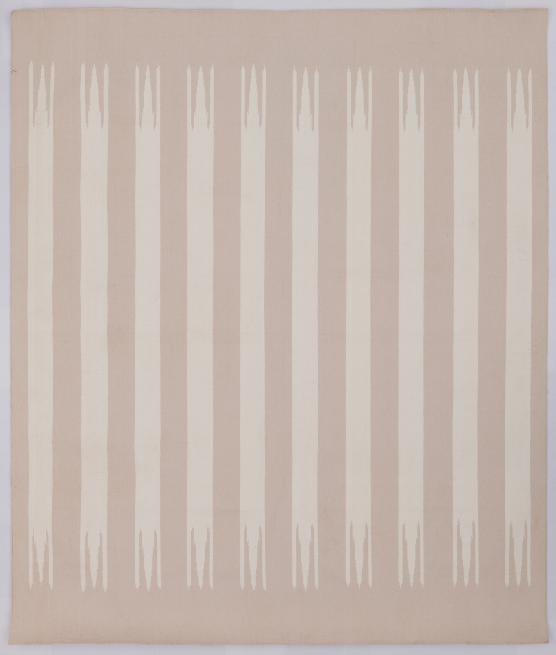 #color_Taupe